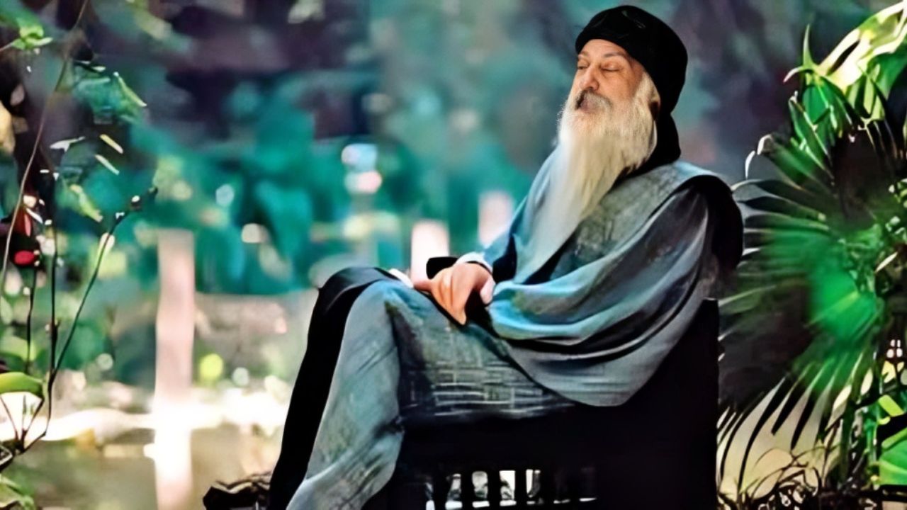 ओशो कोण होते, जाणून घ्या रहस्यमयी रजनीश बद्दल 6 गोष्टी osho